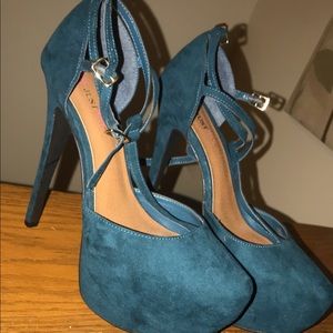 Brand new size 8 heels